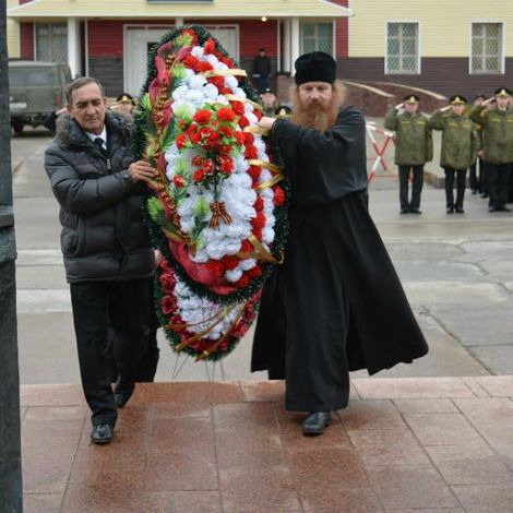 Торжественная церемония возложения памятных венков к монументу «Создателям ядерного щита России»